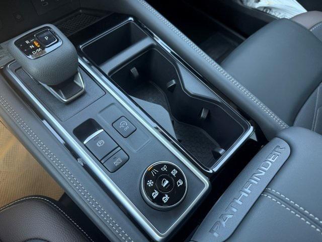Photo of 2025 Super Black Nissan Pathfinder