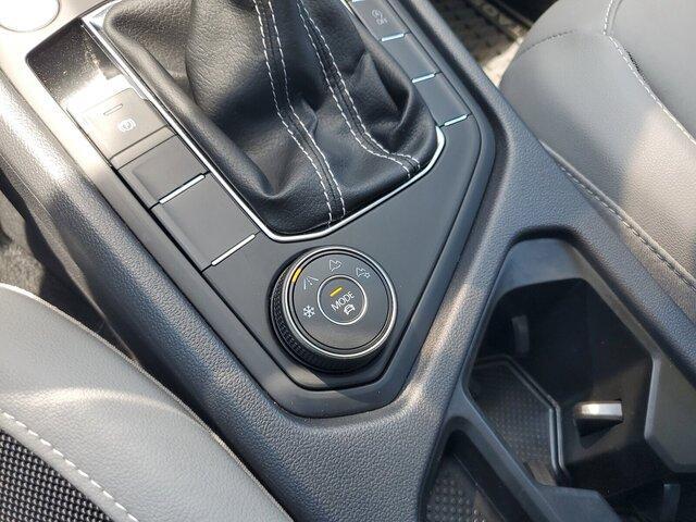 Photo of 2022 Deep Black Pearl Effect Volkswagen Taos