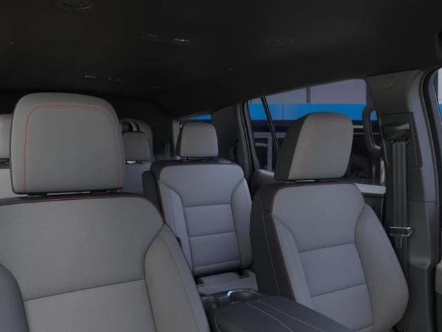Photo of 2025 Summit White Chevrolet Traverse