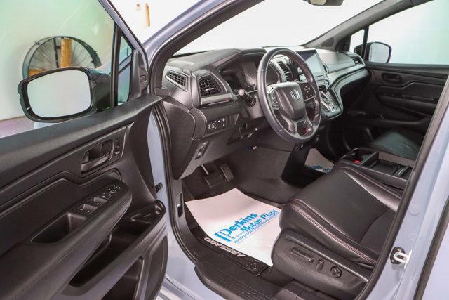 Photo of 2024 Sonic Gray Pearl Honda Odyssey