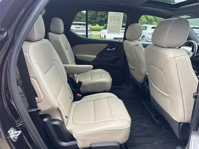 Photo of 2022 Black Cherry Metallic Chevrolet Traverse