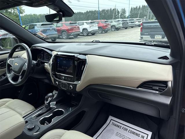 Photo of 2022 Black Cherry Metallic Chevrolet Traverse