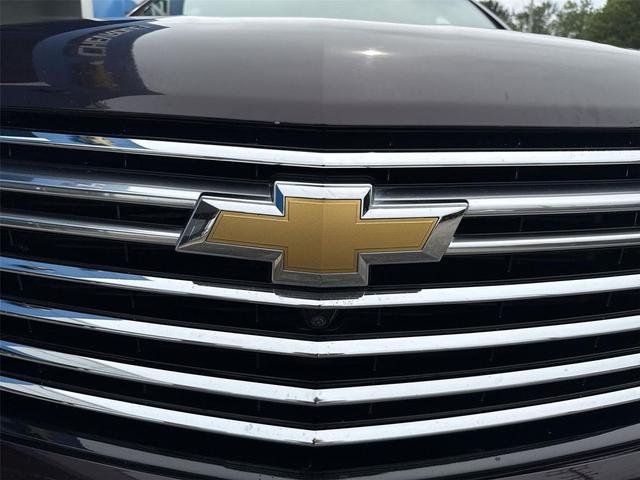 Photo of 2022 Black Cherry Metallic Chevrolet Traverse