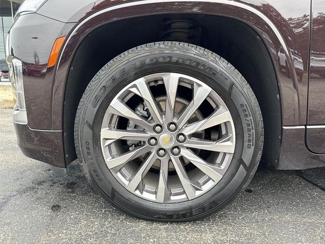Photo of 2022 Black Cherry Metallic Chevrolet Traverse