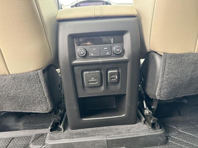 Photo of 2022 Black Cherry Metallic Chevrolet Traverse