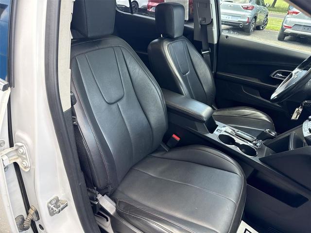 Photo of 2017 Iridescent Pearl Tricoat Chevrolet Equinox