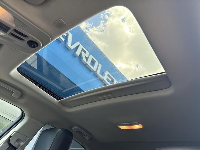 Photo of 2017 Iridescent Pearl Tricoat Chevrolet Equinox
