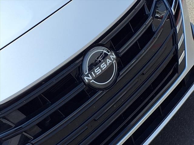 Photo of 2023 Brilliant Silver Metallic Nissan Versa
