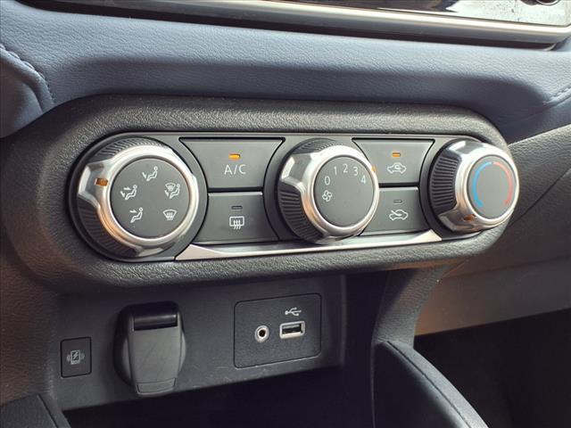Photo of 2023 Brilliant Silver Metallic Nissan Versa