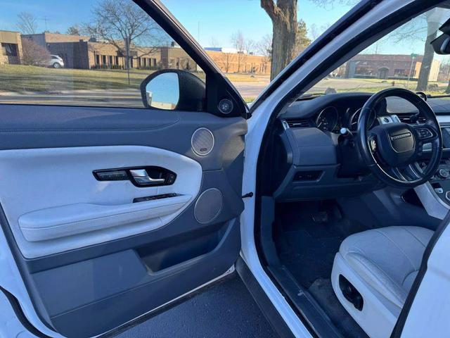 Photo of 2016 White Land Rover Range Rover Evoque