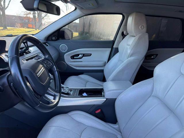 Photo of 2016 White Land Rover Range Rover Evoque