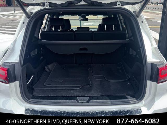 Photo of 2023 Polar White Mercedes-Benz GLB 250