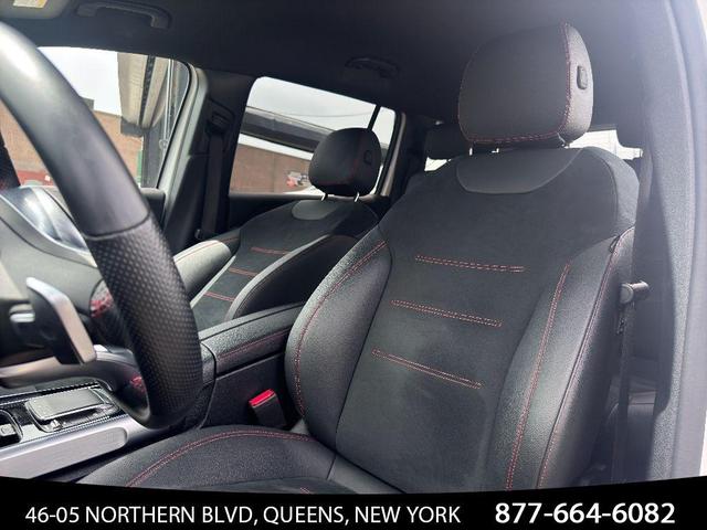 Photo of 2023 Polar White Mercedes-Benz GLB 250