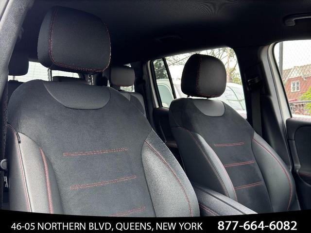 Photo of 2023 Polar White Mercedes-Benz GLB 250