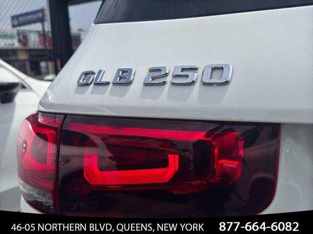 Photo of 2023 Polar White Mercedes-Benz GLB 250