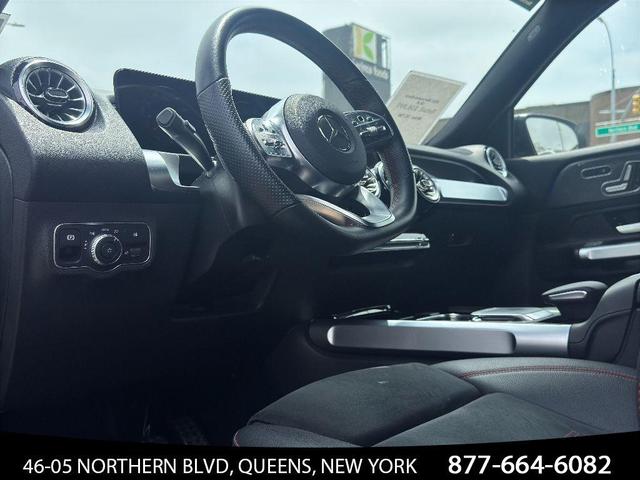 Photo of 2023 Polar White Mercedes-Benz GLB 250