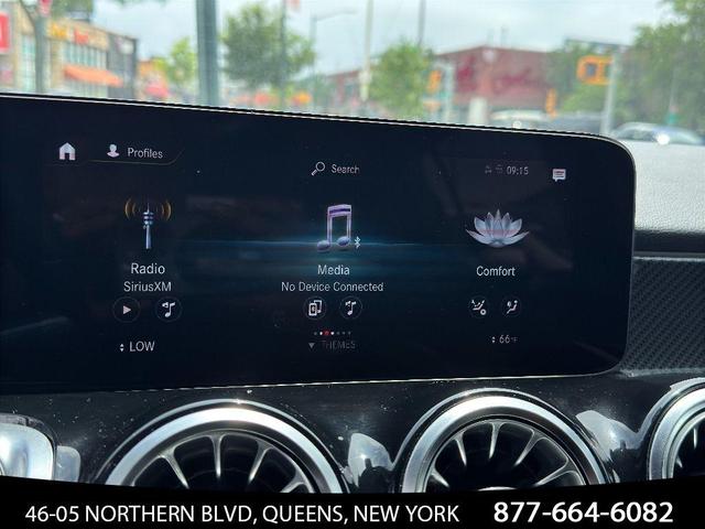 Photo of 2023 Polar White Mercedes-Benz GLB 250