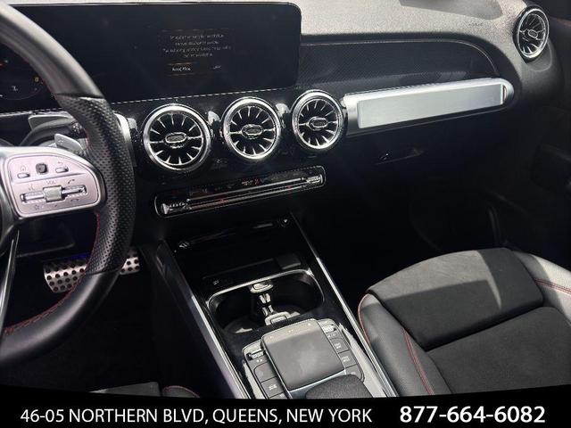 Photo of 2023 Polar White Mercedes-Benz GLB 250