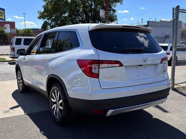 Photo of 2022 Platinum White Pearl Honda Pilot