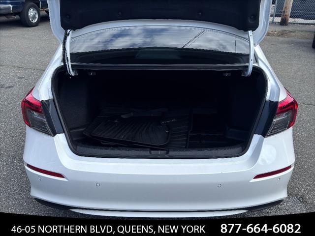 Photo of 2024 Platinum White Pearl Honda Civic