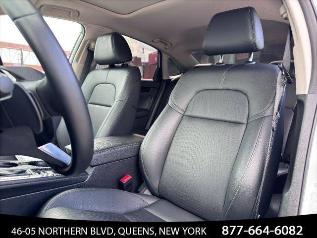Photo of 2024 Platinum White Pearl Honda Civic