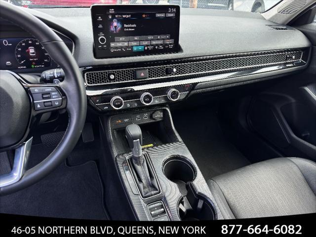 Photo of 2024 Platinum White Pearl Honda Civic