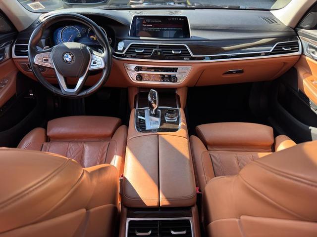 Photo of 2019 Imperial Blue Metallic BMW 740