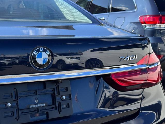 Photo of 2019 Imperial Blue Metallic BMW 740