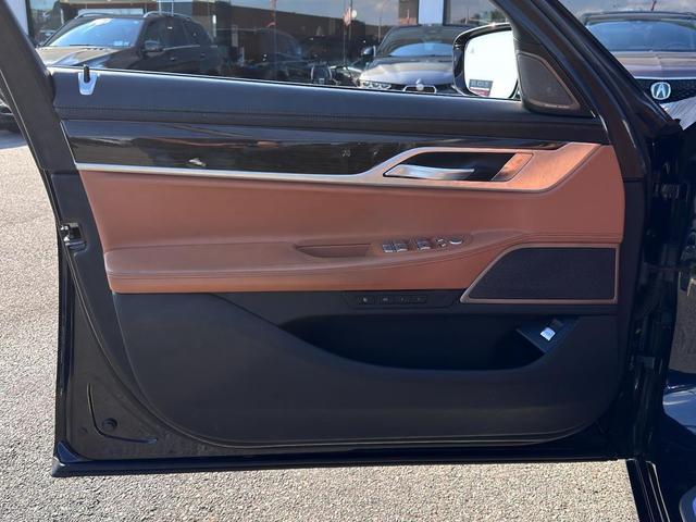 Photo of 2019 Imperial Blue Metallic BMW 740