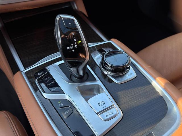 Photo of 2019 Imperial Blue Metallic BMW 740