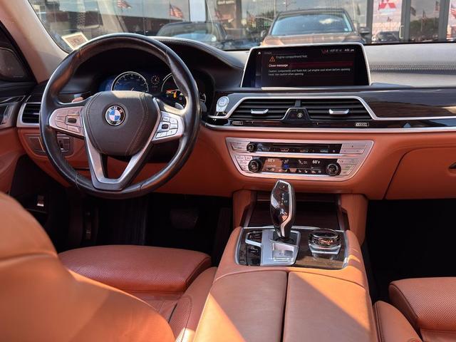 Photo of 2019 Imperial Blue Metallic BMW 740