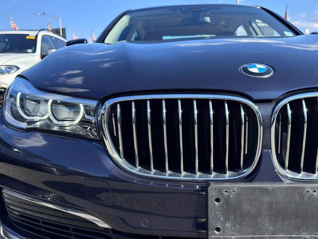 Photo of 2019 Imperial Blue Metallic BMW 740