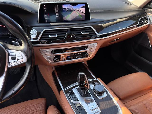 Photo of 2019 Imperial Blue Metallic BMW 740