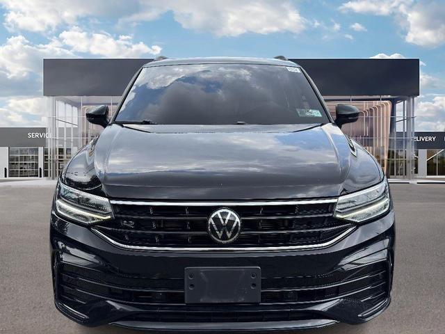 Photo of 2022 Deep Black Pearl Volkswagen Tiguan