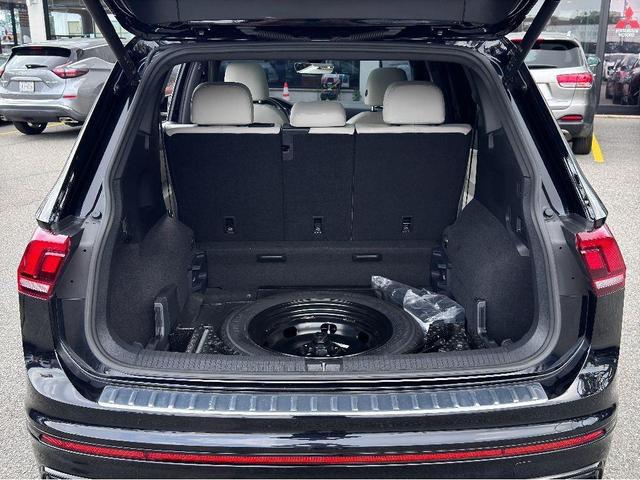 Photo of 2022 Deep Black Pearl Volkswagen Tiguan
