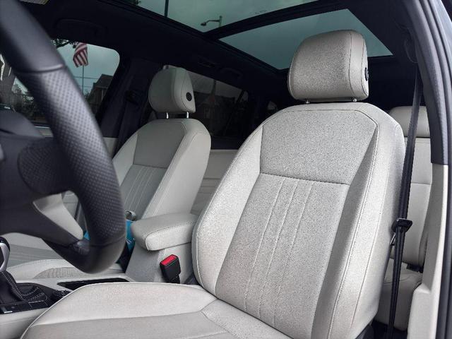 Photo of 2022 Deep Black Pearl Volkswagen Tiguan