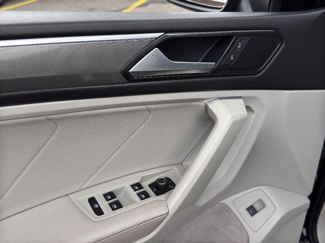Photo of 2022 Deep Black Pearl Volkswagen Tiguan