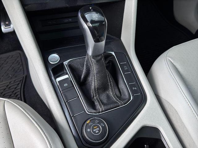 Photo of 2022 Deep Black Pearl Volkswagen Tiguan