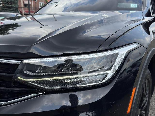 Photo of 2022 Deep Black Pearl Volkswagen Tiguan