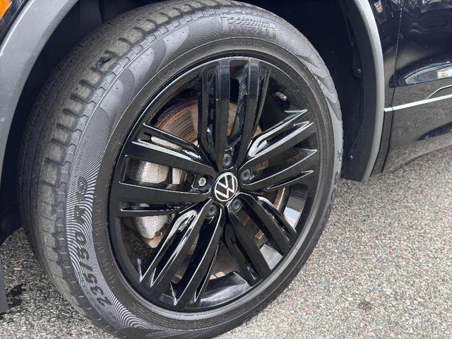 Photo of 2022 Deep Black Pearl Volkswagen Tiguan