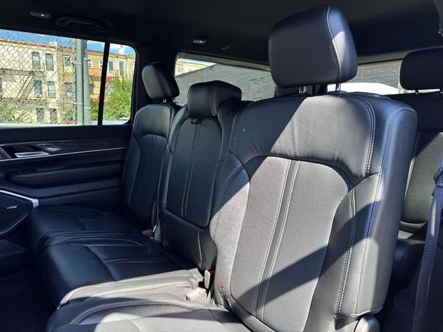 Photo of 2022 Diamond Black Crystal Pearlcoat Jeep Wagoneer