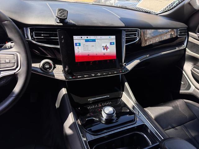 Photo of 2022 Diamond Black Crystal Pearlcoat Jeep Wagoneer