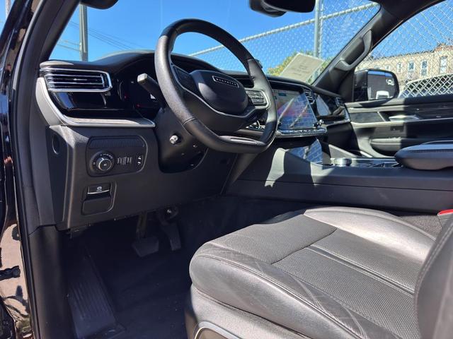 Photo of 2022 Diamond Black Crystal Pearlcoat Jeep Wagoneer