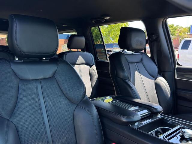 Photo of 2022 Diamond Black Crystal Pearlcoat Jeep Wagoneer