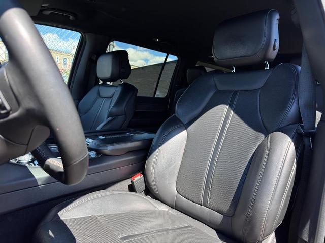 Photo of 2022 Diamond Black Crystal Pearlcoat Jeep Wagoneer