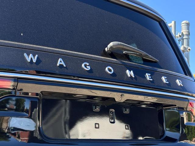 Photo of 2022 Diamond Black Crystal Pearlcoat Jeep Wagoneer