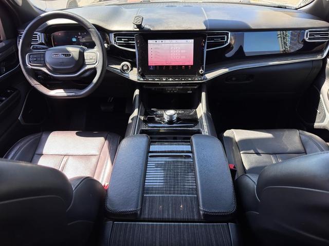 Photo of 2022 Diamond Black Crystal Pearlcoat Jeep Wagoneer