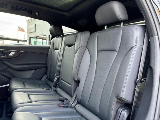 Photo of 2021 Orca Black Metallic Audi Q7