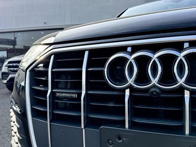 Photo of 2021 Orca Black Metallic Audi Q7