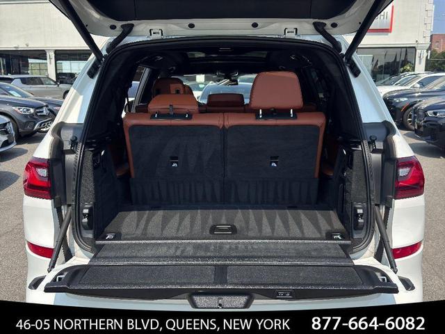 Photo of 2022 Alpine White BMW X7